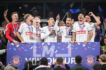 2023-04-29 - Team of Toulouse celebrates his victory during the French Cup, Final football match between FC Nantes and Toulouse FC on April 29, 2023 at Stade de France in Saint-Denis near Paris, France - FOOTBALL - FRENCH CUP - FINAL - NANTES V TOULOUSE - FRENCH CUP - SOCCER