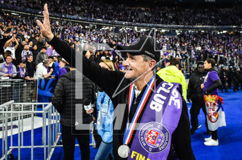 2023-04-29 - Philippe MONTANIER of Toulouse celebrates the victory during the French Cup, Final football match between FC Nantes and Toulouse FC on April 29, 2023 at Stade de France in Saint-Denis near Paris, France - FOOTBALL - FRENCH CUP - FINAL - NANTES V TOULOUSE - FRENCH CUP - SOCCER