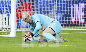 2023-01-11 - Angers goalkeeper Paul Bernardoni during the French championship Ligue 1 football match between Paris Saint-Germain (PSG) and SCO Angers on January 11, 2023 at Parc des Princes stadium in Paris, France - FOOTBALL - FRENCH CHAMP - PARIS SG V ANGERS - FRENCH LIGUE 1 - SOCCER