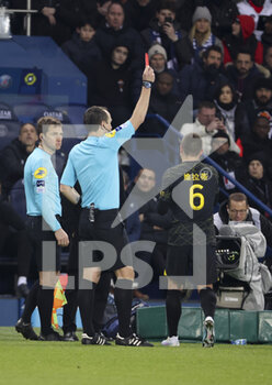 2023-01-29 - Marco Verratti of PSG receives a red card from referee Ruddy Buquet during the French championship Ligue 1 football match between Paris Saint-Germain (PSG) and Stade de Reims on January 29, 2023 at Parc des Princes stadium in Paris, France - FOOTBALL - FRENCH CHAMP - PARIS SG V REIMS - FRENCH LIGUE 1 - SOCCER