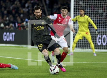 2023-01-30 - Lionel Messi of PSG, Thibault De Smet of Reims during the French championship Ligue 1 football match between Paris Saint-Germain (PSG) and Stade de Reims on January 29, 2023 at Parc des Princes stadium in Paris, France - FOOTBALL - FRENCH CHAMP - PARIS SG V REIMS - FRENCH LIGUE 1 - SOCCER