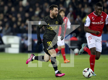 2023-01-30 - Lionel Messi of PSG, Marshall Munetsi of Reims during the French championship Ligue 1 football match between Paris Saint-Germain (PSG) and Stade de Reims on January 29, 2023 at Parc des Princes stadium in Paris, France - FOOTBALL - FRENCH CHAMP - PARIS SG V REIMS - FRENCH LIGUE 1 - SOCCER