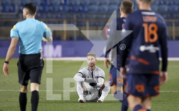 2023-02-01 - Injured Sergio Ramos of PSG during the French championship Ligue 1 football match between Montpellier HSC and Paris Saint-Germain on February 1, 2023 at La Mosson-Mondial 98 stadium in Montpellier, France - FOOTBALL - FRENCH CHAMP - MONTPELLIER V PARIS SG - FRENCH LIGUE 1 - SOCCER