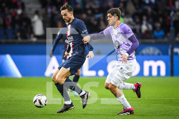 2023-02-04 - Fabian RUIZ of PSG and Stijn SPIERINGS of Toulouse during the French championship Ligue 1 football match between Paris Saint-Germain and Toulouse FC on February 4, 2023 at Parc des Princes stadium in Paris, France - FOOTBALL - FRENCH CHAMP - PARIS SG V TOULOUSE - FRENCH LIGUE 1 - SOCCER