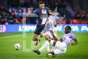 2023-02-04 - Achraf HAKIMI of PSG and Moussa DIARRA of Toulouse during the French championship Ligue 1 football match between Paris Saint-Germain and Toulouse FC on February 4, 2023 at Parc des Princes stadium in Paris, France - FOOTBALL - FRENCH CHAMP - PARIS SG V TOULOUSE - FRENCH LIGUE 1 - SOCCER