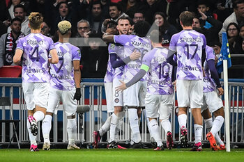 2023-02-04 - Branco VAN DEN BOOMEN of Toulouse celebrate his goal with teammates during the French championship Ligue 1 football match between Paris Saint-Germain and Toulouse FC on February 4, 2023 at Parc des Princes stadium in Paris, France - FOOTBALL - FRENCH CHAMP - PARIS SG V TOULOUSE - FRENCH LIGUE 1 - SOCCER