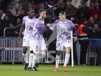 2023-02-04 - Branco Van Den Boomen of Toulouse celebrates his goal with Fares Chaibi during the French championship Ligue 1 football match between Paris Saint-Germain (PSG) and Toulouse FC on February 4, 2023 at Parc des Princes stadium in Paris, France - FOOTBALL - FRENCH CHAMP - PARIS SG V TOULOUSE - FRENCH LIGUE 1 - SOCCER