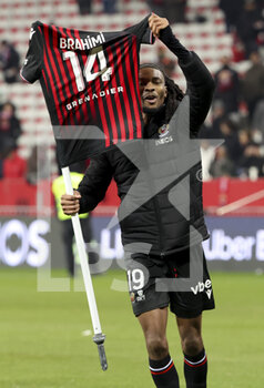2023-02-10 - Khephren Thuram of Nice celebrates the victory holding the jersey of teammate Billal Brahimi of Nice following the French championship Ligue 1 football match between OGC Nice (OGCN) and AC Ajaccio (ACA) on February 10, 2023 at Allianz Riviera stadium in Nice, France - FOOTBALL - FRENCH CHAMP - NICE V AJACCIO - FRENCH LIGUE 1 - SOCCER