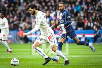 2023-02-19 - Andre GOMES of Lille and NEYMAR JR of PSG during the French championship Ligue 1 football match between Paris Saint-Germain and LOSC Lille on February 19, 2023 at Parc des Princes stadium in Paris, France - FOOTBALL - FRENCH CHAMP - PARIS SG V LILLE - FRENCH LIGUE 1 - SOCCER