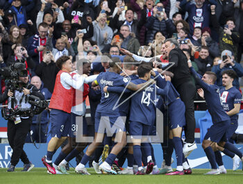 2023-02-19 - Lionel Messi of PSG celebrates his goal with teammates and Coach of PSG Christophe Galtier (right) during the French championship Ligue 1 football match between Paris Saint-Germain and LOSC Lille on February 19, 2023 at Parc des Princes stadium in Paris, France - FOOTBALL - FRENCH CHAMP - PARIS SG V LILLE - FRENCH LIGUE 1 - SOCCER