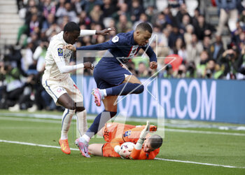 2023-02-19 - Kylian Mbappe of PSG, Timothy Weah of Lille, Lille goalkeeper Lucas Chevalier during the French championship Ligue 1 football match between Paris Saint-Germain and LOSC Lille on February 19, 2023 at Parc des Princes stadium in Paris, France - FOOTBALL - FRENCH CHAMP - PARIS SG V LILLE - FRENCH LIGUE 1 - SOCCER