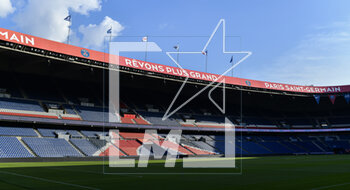 2023-02-24 - General view (overview atmosphere or ambiance illustration) with the lawn before the public training of the Paris Saint-Germain (PSG) football team on February 24, 2023 at the Parc des Princes stadium in Paris, France - FOOTBALL - TRAINING OF THE PARIS SG TEAM - FRENCH LIGUE 1 - SOCCER