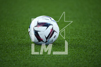 2023-02-24 - Illustration picture shows the official Ligue 1 Uber Eats KIPSTA ball during the public training of the Paris Saint-Germain (PSG) football team on February 24, 2023 at the Parc des Princes stadium in Paris, France - FOOTBALL - TRAINING OF THE PARIS SG TEAM - FRENCH LIGUE 1 - SOCCER