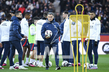 2023-02-24 - Christophe Galtier head coach and players (group) during the public training of the Paris Saint-Germain (PSG) football team on February 24, 2023 at the Parc des Princes stadium in Paris, France - FOOTBALL - TRAINING OF THE PARIS SG TEAM - FRENCH LIGUE 1 - SOCCER