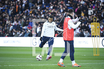 2023-02-24 - Kylian Mbappe and Lionel (Leo) Messi during the public training of the Paris Saint-Germain (PSG) football team on February 24, 2023 at the Parc des Princes stadium in Paris, France - FOOTBALL - TRAINING OF THE PARIS SG TEAM - FRENCH LIGUE 1 - SOCCER