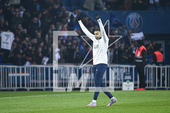 2023-02-24 - Kylian Mbappe salutes the crowd (fans, supporters) during the public training of the Paris Saint-Germain (PSG) football team on February 24, 2023 at the Parc des Princes stadium in Paris, France - FOOTBALL - TRAINING OF THE PARIS SG TEAM - FRENCH LIGUE 1 - SOCCER