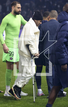2023-03-05 - Neymar Jr on crutches celebrates Kylian Mbappe of PSG receiving a trophy celebrating his 201st goal for PSG, becoming the club's top scorer, during a ceremony following the French championship Ligue 1 football match between Paris Saint-Germain (PSG) and FC Nantes (FCN) on March 4, 2023 at Parc des Princes stadium in Paris, France - FOOTBALL - FRENCH CHAMP - PARIS SG V NANTES - FRENCH LIGUE 1 - SOCCER