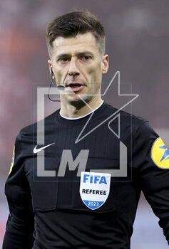 2023-03-10 - Referee Benoit Bastien during the French championship Ligue 1 football match between Losc Lille and Olympique Lyonnais (Lyon) on March 10, 2023 at Pierre Mauroy stadium in Villeneuve-d'Ascq near Lille, France - FOOTBALL - FRENCH CHAMP - LILLE V LYON - FRENCH LIGUE 1 - SOCCER