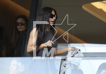 2023-03-19 - Kim Kardashian attends the French championship Ligue 1 football match between Paris Saint-Germain and Stade Rennais (Rennes) on March 19, 2023 at Parc des Princes stadium in Paris, France - FOOTBALL - FRENCH CHAMP - PARIS SG V RENNES - FRENCH LIGUE 1 - SOCCER