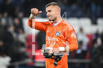 2023-04-02 - Anthony LOPES of Lyon celebrates the victory during the French championship Ligue 1 football match between Paris Saint-Germain and Olympique Lyonnais (Lyon) on April 2, 2023 at Parc des Princes stadium in Paris, France - FOOTBALL - FRENCH CHAMP - PARIS SG V LYON - FRENCH LIGUE 1 - SOCCER