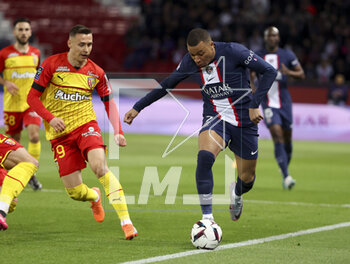 2023-04-15 - Kylian Mbappe of PSG, Przemyslaw Frankowski of Lens (left) during the French championship Ligue 1 football match between Paris Saint-Germain and RC Lens on April 15, 2023 at Parc des Princes stadium in Paris, France - FOOTBALL - FRENCH CHAMP - PARIS SG V LENS - FRENCH LIGUE 1 - SOCCER