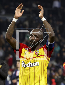 2023-04-15 - Seko Fofana of Lens salutes the supporters following the French championship Ligue 1 football match between Paris Saint-Germain (PSG) and RC Lens on April 15, 2023 at Parc des Princes stadium in Paris, France - FOOTBALL - FRENCH CHAMP - PARIS SG V LENS - FRENCH LIGUE 1 - SOCCER