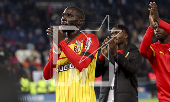 2023-04-15 - Massadio Haidara of Lens salutes the supporters following the French championship Ligue 1 football match between Paris Saint-Germain (PSG) and RC Lens on April 15, 2023 at Parc des Princes stadium in Paris, France - FOOTBALL - FRENCH CHAMP - PARIS SG V LENS - FRENCH LIGUE 1 - SOCCER