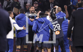 2023-04-23 - Samuel Gigot of Marseille and teammates celebrate the victory following the French championship Ligue 1 football match between Olympique Lyonnais (Lyon) and Olympique de Marseille on April 23, 2023 at Groupama stadium in Decines-Charpieu near Lyon, France - FOOTBALL - FRENCH CHAMP - LYON V MARSEILLE - FRENCH LIGUE 1 - SOCCER