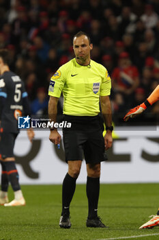 2023-04-23 - Referee Jerome BRISARD and Pau LOPEZ of Marseille during the French championship Ligue 1 football match between Olympique Lyonnais (Lyon) and Olympique de Marseille on April 23, 2023 at Groupama stadium in Decines-Charpieu near Lyon, France - FOOTBALL - FRENCH CHAMP - LYON V MARSEILLE - FRENCH LIGUE 1 - SOCCER