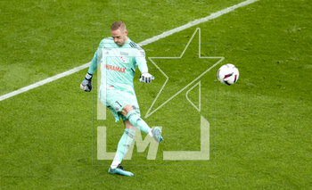 2023-04-23 - Strasbourg goalkeeper Matz Sels during the French championship Ligue 1 football match between Stade de Reims and RC Strasbourg on April 23, 2023 at Stade Auguste Delaune in Reims, France - FOOTBALL - FRENCH CHAMP - REIMS V STRASBOURG - FRENCH LIGUE 1 - SOCCER