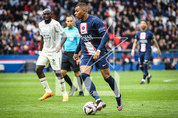 FOOTBALL - FRENCH CHAMP - PARIS SG v LORIENT - FRENCH LIGUE 1 - SOCCER