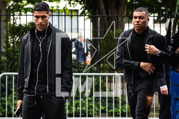 2023-04-30 - Achraf HAKIMI of PSG and Kylian MBAPPE of PSG during the French championship Ligue 1 football match between Paris Saint-Germain and FC Lorient on April 30, 2023 at Parc des Princes stadium in Paris, France - FOOTBALL - FRENCH CHAMP - PARIS SG V LORIENT - FRENCH LIGUE 1 - SOCCER