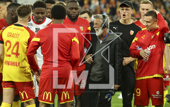 2023-05-06 - Laurent Paganelli of Canal Plus among the players of Lens following the French championship Ligue 1 football match between RC Lens (RCL) and Olympique de Marseille (OM) on May 6, 2023 at Stade Bollaert-Delelis in Lens, France - FOOTBALL - FRENCH CHAMP - LENS V MARSEILLE - FRENCH LIGUE 1 - SOCCER
