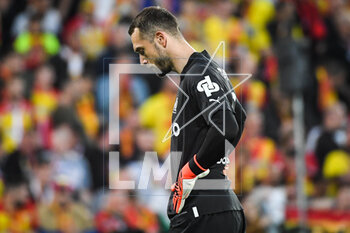 2023-05-06 - Pau LOPEZ of Marseille looks dejected during the French championship Ligue 1 football match between RC Lens and Olympique de Marseille on May 6, 2023 at Bollaert-Delelis stadium in Lens, France - FOOTBALL - FRENCH CHAMP - LENS V MARSEILLE - FRENCH LIGUE 1 - SOCCER