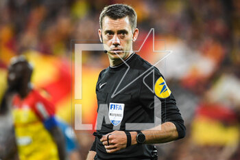 2023-05-06 - Referee Clement TURPIN during the French championship Ligue 1 football match between RC Lens and Olympique de Marseille on May 6, 2023 at Bollaert-Delelis stadium in Lens, France - FOOTBALL - FRENCH CHAMP - LENS V MARSEILLE - FRENCH LIGUE 1 - SOCCER