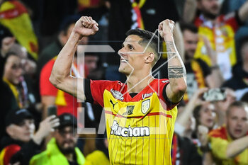 2023-05-06 - Florian SOTOCA of Lens celebrates the victory during the French championship Ligue 1 football match between RC Lens and Olympique de Marseille on May 6, 2023 at Bollaert-Delelis stadium in Lens, France - FOOTBALL - FRENCH CHAMP - LENS V MARSEILLE - FRENCH LIGUE 1 - SOCCER