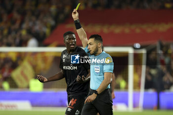 2023-05-12 - Referee Jeremie Pignard, left Marshall Munetsi of Reims during the French championship Ligue 1 football match between RC Lens and Stade de Reims on May 12, 2023 at Stade Bollaert-Delelis in Lens, France - FOOTBALL - FRENCH CHAMP - LENS V REIMS - FRENCH LIGUE 1 - SOCCER
