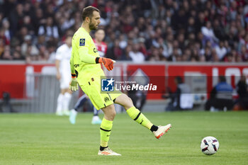 2023-05-20 - Marseille goalkeeper Pau Lopez during the French championship Ligue 1 Uber Eats football match between Lille OSC (LOSC) and Olympique de Marseille (OM) on May 20, 2023 at Stade Pierre Mauroy in Villeneuve-d'Ascq near Lille, France - FOOTBALL - FRENCH CHAMP - LILLE V MARSEILLE - FRENCH LIGUE 1 - SOCCER