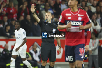 2023-05-20 - Referee Jerome Brisard during the French championship Ligue 1 Uber Eats football match between Lille OSC (LOSC) and Olympique de Marseille (OM) on May 20, 2023 at Stade Pierre Mauroy in Villeneuve-d'Ascq near Lille, France - FOOTBALL - FRENCH CHAMP - LILLE V MARSEILLE - FRENCH LIGUE 1 - SOCCER
