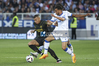 2023-05-21 - Kylian Mbappe of PSG, Akim Zedadka of Auxerre during the French championship Ligue 1 football match between AJ Auxerre (AJA) and Paris Saint-Germain (PSG) on May 21, 2023 at Abbé-Deschamps stadium in Auxerre, France - FOOTBALL - FRENCH CHAMP - AUXERRE V PARIS SG - FRENCH LIGUE 1 - SOCCER