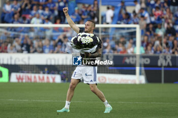 2023-05-27 - Dimitri Lienard of Strasbourg is celebrated for his last match at La Meinau before the French Ligue 1 Uber Eats football match between RC Strasbourg Alsace (RCSA) and Paris Saint-Germain (PSG) on May 27, 2023 at Stade de La Meinau in Strasbourg, France - FOOTBALL - FRENCH CHAMP - STRASBOURG V PARIS SG - FRENCH LIGUE 1 - SOCCER