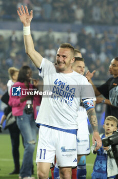 2023-05-27 - Dimitri Lienard of Strasbourg is celebrated for his last match at La Meinau following the French Ligue 1 Uber Eats football match between RC Strasbourg Alsace (RCSA) and Paris Saint-Germain (PSG) on May 27, 2023 at Stade de La Meinau in Strasbourg, France - FOOTBALL - FRENCH CHAMP - STRASBOURG V PARIS SG - FRENCH LIGUE 1 - SOCCER