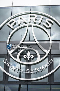 2023-07-05 - Illustration of the official PSG logo on one of the buildings of the Campus PSG, the new training centre for the Paris Saint-Germain football team on July 5, 2023 in Poissy, France - FOOTBALL - PARIS SG NEW TRAINING CENTER - FRENCH LIGUE 1 - SOCCER