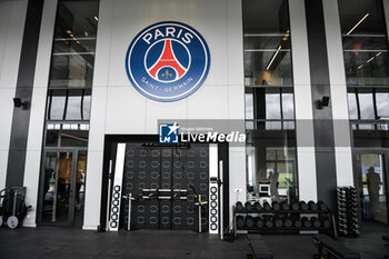 2023-07-05 - This general view shows the gymnasium at Campus PSG, the new training center for the Paris Saint-Germain football team on July 5, 2023 in Poissy, France - FOOTBALL - PARIS SG NEW TRAINING CENTER - FRENCH LIGUE 1 - SOCCER