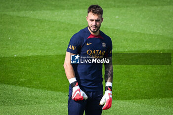 2023-08-11 - Arnau TENAS of PSG during the training of the Paris Saint-Germain team on August 11, 2023 at Campus PSG in Poissy, France - FOOTBALL - PARIS SG TRAINING AND PRESS CONFERENCE - FRENCH LIGUE 1 - SOCCER