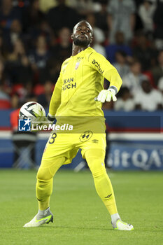 2023-08-13 - Lorient goalkeeper Yvon Mvogo during the French championship Ligue 1 football match between Paris Saint-Germain (PSG) and FC Lorient on August 12, 2023 at Parc des Princes stadium in Paris, France - FOOTBALL - FRENCH CHAMP - PARIS SG V LORIENT - FRENCH LIGUE 1 - SOCCER