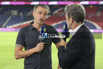 2023-08-13 - PSG coach Luis Enrique is interviewed by Herve Mathoux for Canal Plus following the French championship Ligue 1 football match between Paris Saint-Germain (PSG) and FC Lorient on August 12, 2023 at Parc des Princes stadium in Paris, France - FOOTBALL - FRENCH CHAMP - PARIS SG V LORIENT - FRENCH LIGUE 1 - SOCCER