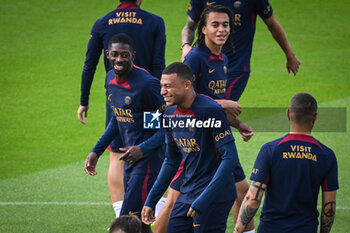 2023-08-18 - Ousmane DEMBELE of PSG, Kylian MBAPPE of PSG and Ethan MBAPPE of PSG during the training of the Paris Saint-Germain team on August 18, 2023 at Campus PSG in Poissy, France - FOOTBALL - PARIS SG TRAINING AND PRESS CONFERENCE - FRENCH LIGUE 1 - SOCCER