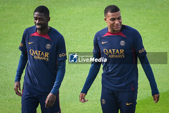 2023-08-18 - Ousmane DEMBELE of PSG and Kylian MBAPPE of PSG during the training of the Paris Saint-Germain team on August 18, 2023 at Campus PSG in Poissy, France - FOOTBALL - PARIS SG TRAINING AND PRESS CONFERENCE - FRENCH LIGUE 1 - SOCCER