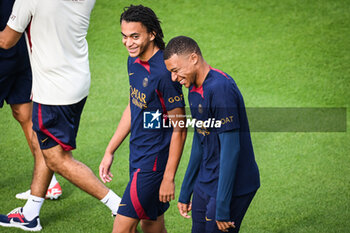 2023-08-18 - Ethan MBAPPE of PSG and Kylian MBAPPE of PSG during the training of the Paris Saint-Germain team on August 18, 2023 at Campus PSG in Poissy, France - FOOTBALL - PARIS SG TRAINING AND PRESS CONFERENCE - FRENCH LIGUE 1 - SOCCER